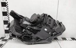 Фары для Volkswagen Passat 2020 года на фотографиях