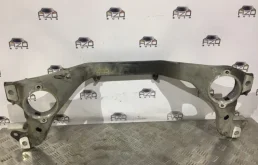 Подрамник двигателя для Volkswagen Touareg 2004 года на фотографиях