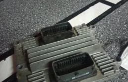 Блок управления двигателем для Opel Vectra 2000 года на фотографиях