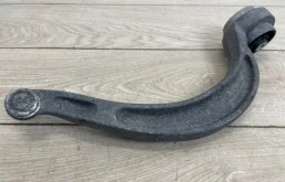 Рычаг передний правый нижний для Audi A6 на фотографиях