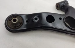 Рычаг передний левый нижний для Toyota RAV4 на фотографиях