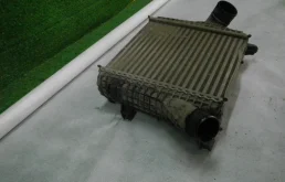 Интеркулер левый для Audi Q8 на фотографиях