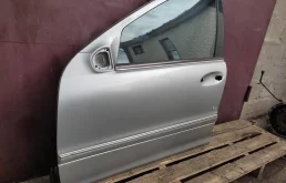 Стекла и зеркала для Mercedes-Benz C class 2004 года на фотографиях