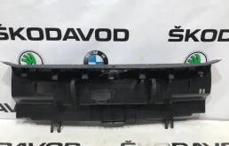 Замок капота для Skoda Octavia 2012 года на фотографиях