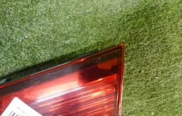 Фонарь внутренний правый для Volkswagen Passat 2019 года на фотографиях