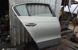 Дверь задняя правая для Volkswagen Passat 2007 года на фотографиях