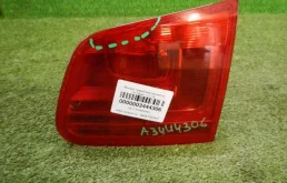 Фонарь внутренний правый для Volkswagen Tiguan 2013 года на фотографиях