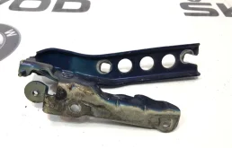 Петля капота левая для Skoda Octavia на фотографиях