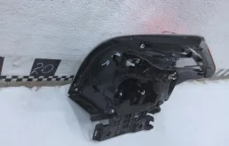 Фонарь внешний правый для Toyota Land Cruiser 2018 года на фотографиях