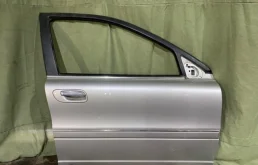Дверь передняя правая для Volvo S80 2005 года на фотографиях