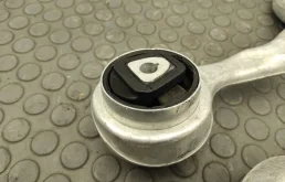 Рычаг передний левый нижний для BMW 3er 2006 года на фотографиях