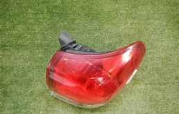 Фонарь правый для Toyota Land Cruiser 2008 года на фотографиях