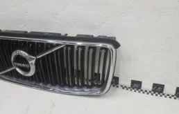 Решетка переднего бампера для Volvo XC90 2017 года на фотографиях