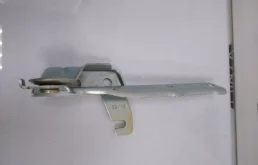 Петля капота правая для Volkswagen Tiguan 2010 года на фотографиях