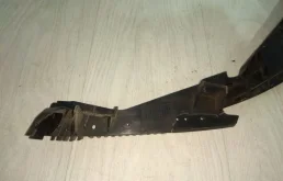 Кронштейн переднего бампера левый для Porsche Macan 2019 года на фотографиях