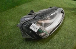 Фара правая для Volkswagen Jetta 2015 года на фотографиях