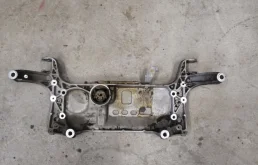 Подрамник двигателя для Volkswagen Passat 2008 года на фотографиях