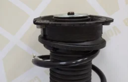 Амортизатор передний левый для Skoda Octavia 2020 года на фотографиях