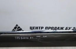 Накладка двери багажника для Volkswagen Touareg 2010 года на фотографиях