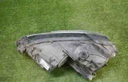 Фара правая для Volkswagen Jetta 2015 года на фотографиях