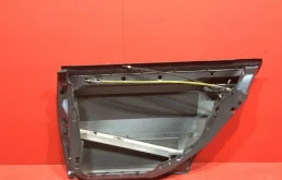 Двери для Audi A6 1998 года на фотографиях