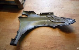 Крыло левое для Toyota Avensis 2012 года на фотографиях