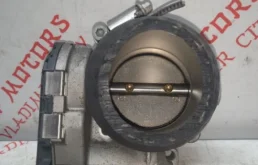 Дроссельная заслонка для Audi A4 2004 года на фотографиях