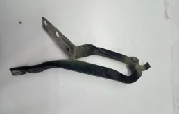 Петля капота левая для Peugeot 308 2010 года на фотографиях