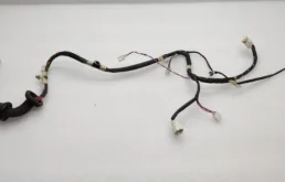 Петля двери передней левой нижняя для Toyota RAV4 2010 года на фотографиях