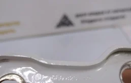 Петля капота левая для Skoda Octavia 2018 года на фотографиях