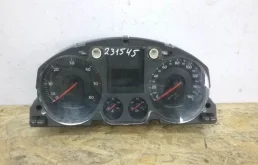 Приборная панель для Volkswagen Passat 2007 года на фотографиях