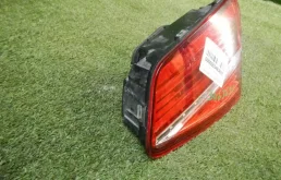 Фонарь внутренний правый для Volkswagen Passat 2019 года на фотографиях