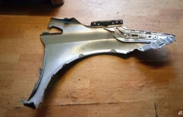 Крыло левое для Toyota Avensis 2012 года на фотографиях