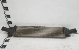Радиатор интеркулера для Audi A4 2007 года на фотографиях