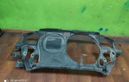 Панель радиатора (телевизор) для Audi A4 2000 года на фотографиях