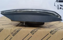 Фонарь внутренний правый для Lexus RX 2005 года на фотографиях