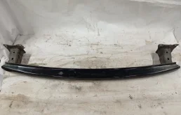 Усилитель заднего бампера для Skoda Octavia 2009 года на фотографиях