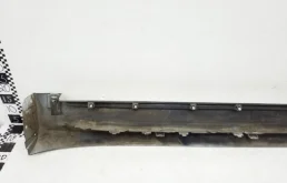 Накладка порога правая для Toyota Land Cruiser 2015 года на фотографиях