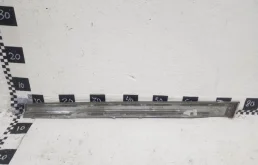 Накладка двери багажника для Volkswagen Touareg 2012 года на фотографиях