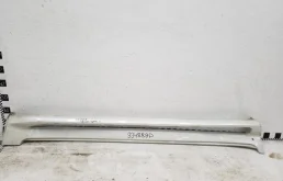 Накладка порога правая для Toyota Land Cruiser 2015 года на фотографиях