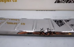 Накладка заднего бампера правая для Volkswagen Touareg 2007 года на фотографиях