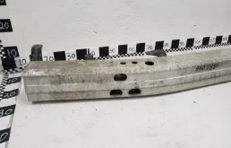 Усилитель переднего бампера для Toyota Land Cruiser 2012 года на фотографиях