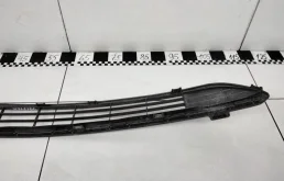 Решетка переднего бампера для Toyota RAV4 2015 года на фотографиях