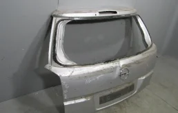 Крышка багажника для Opel Astra 2011 года на фотографиях