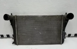 Интеркулер для Volkswagen Tiguan 2008 года на фотографиях