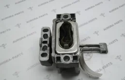 Опора двигателя передняя левая верхняя для Volkswagen Tiguan 2022 года на фотографиях