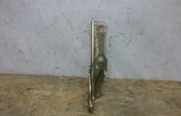 Петля капота левая для Hyundai Accent 2002 года на фотографиях