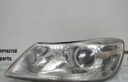 Фары для Skoda Octavia 2004 года на фотографиях