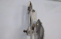 Петля капота левая для Volkswagen Caddy на фотографиях