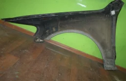 Крыло правое для Volkswagen Touareg 2002 года на фотографиях